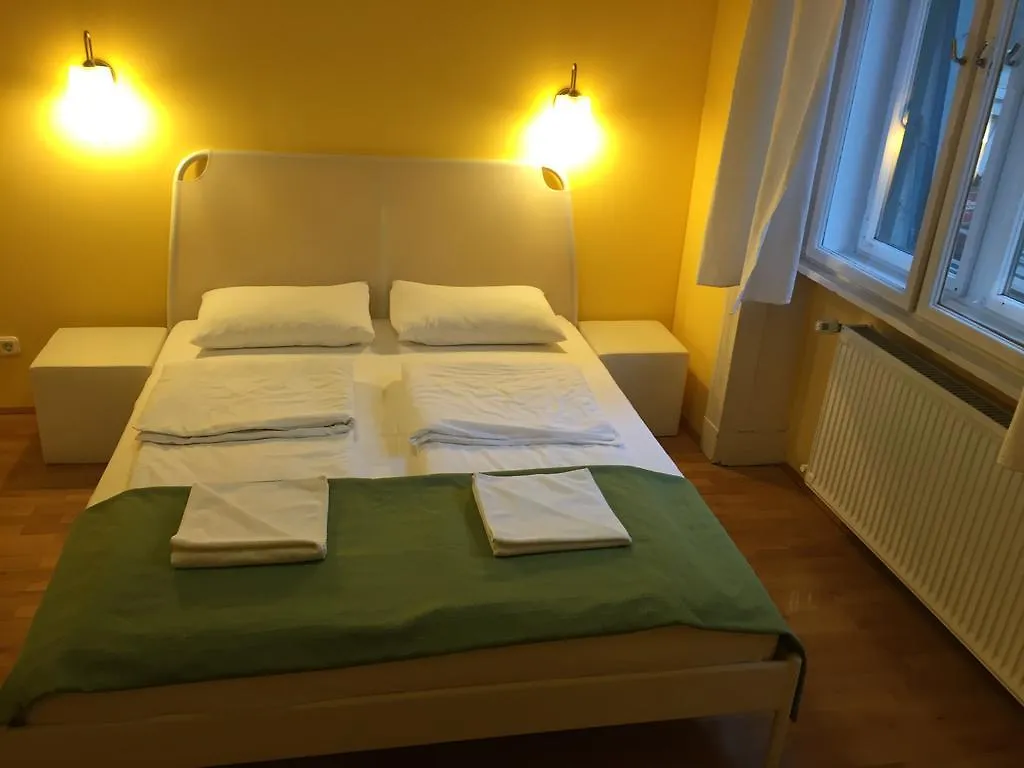 Club Apartments & Rooms Budapest 0*,