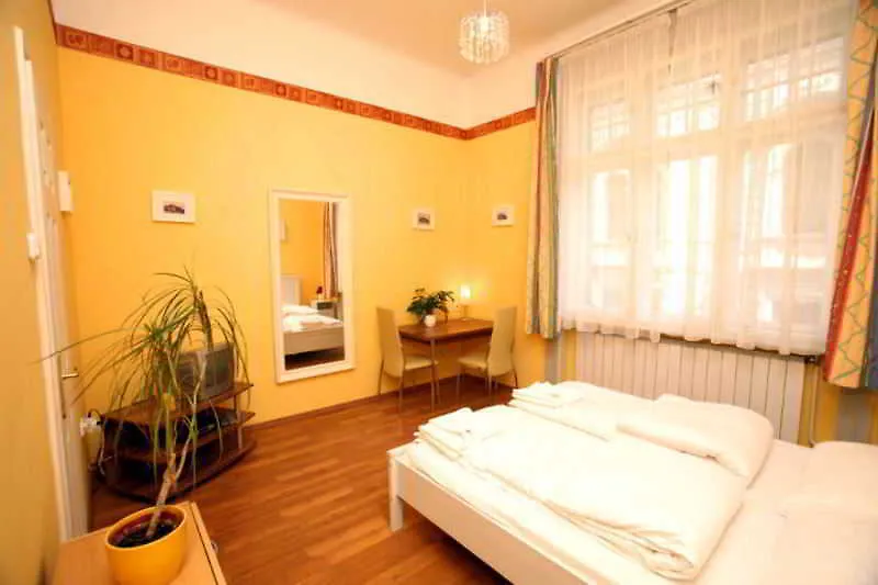 Club Apartments & Rooms Budapest 0*,